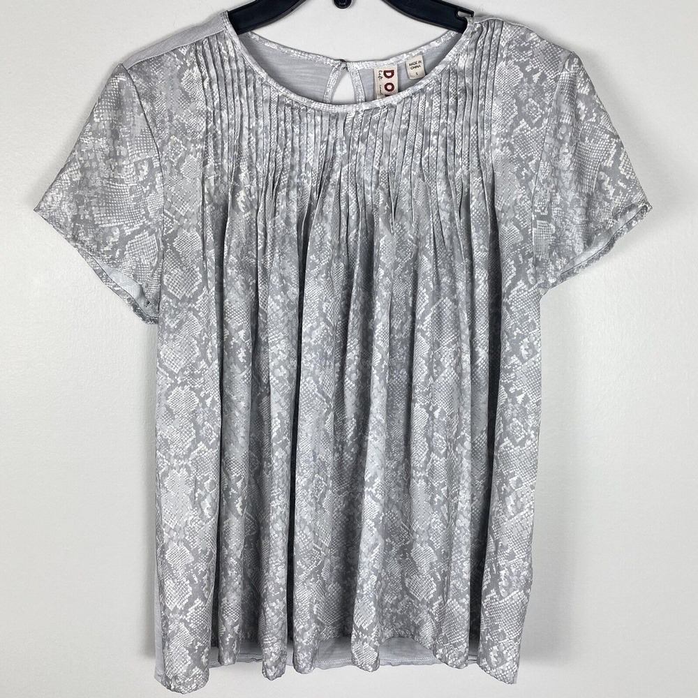 Anthropologie Womans Top sz Small short Sleeve Gray Satin Coquette